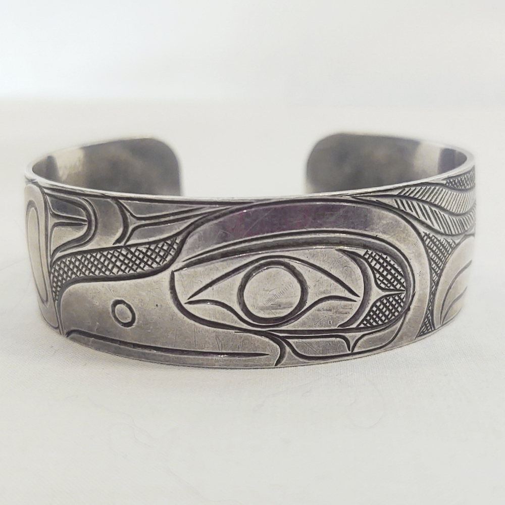 First Nation Paddy Seaweed Signed Sterling Silver Raven Cuff Bracelet - Picture 8 of 11
